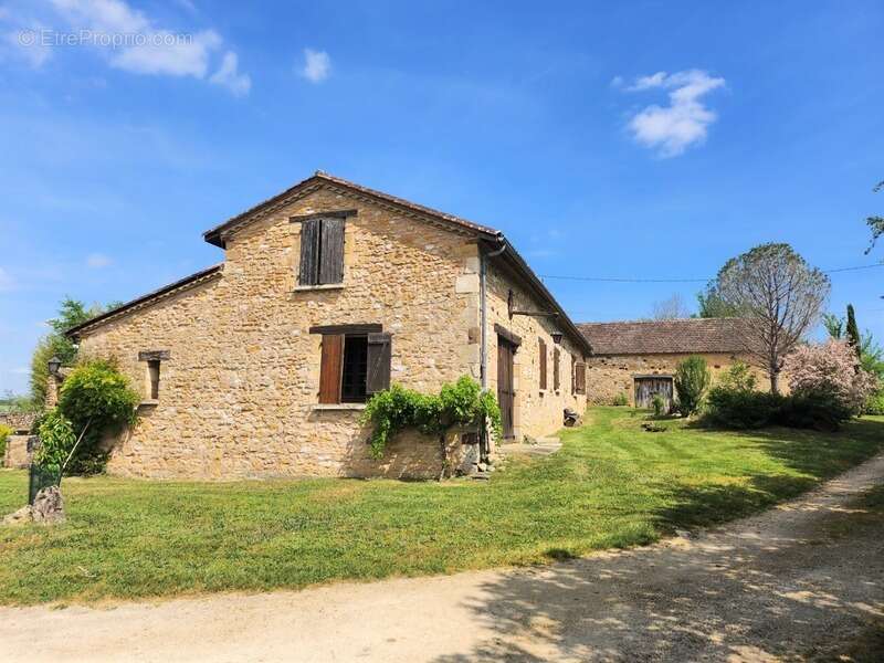Longère en pierre avec 3 chambres - Dépendances - 2.76 hectares - proche de MONFLANQUIN (Lot-et-Garonne) - photo 17