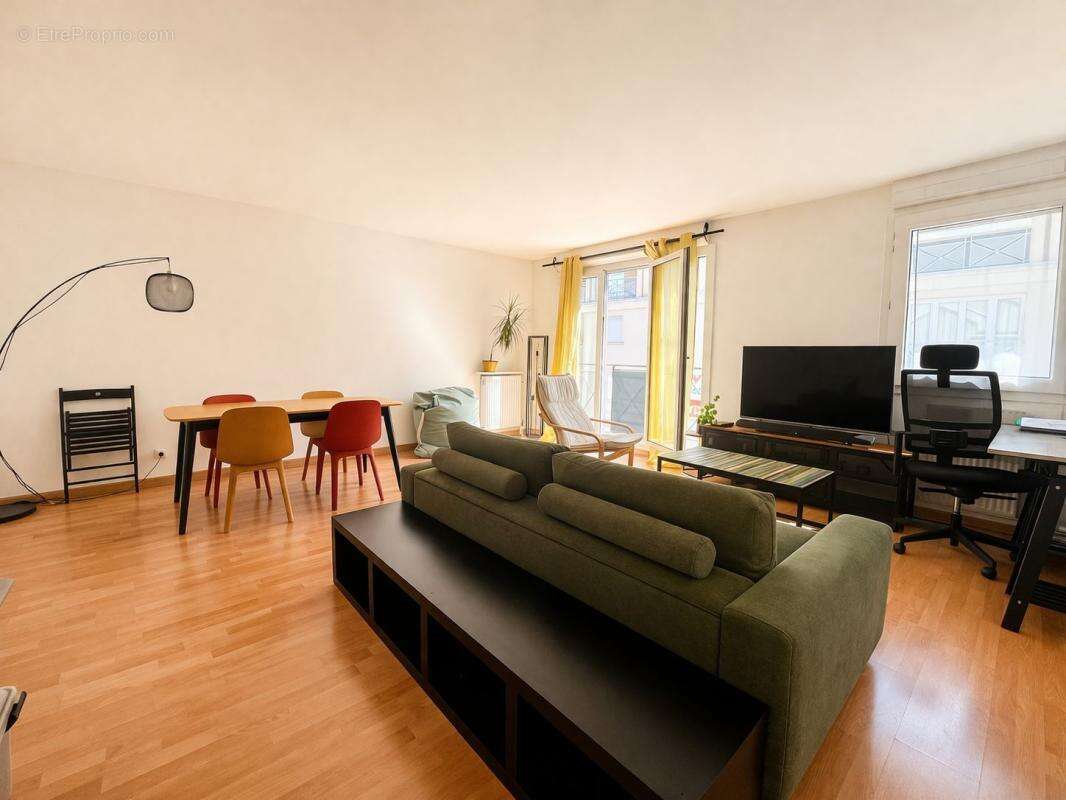 En plein centre ville F4 - 2 chambres - 73m² - 2 places de parking - 1 cave - photo 2