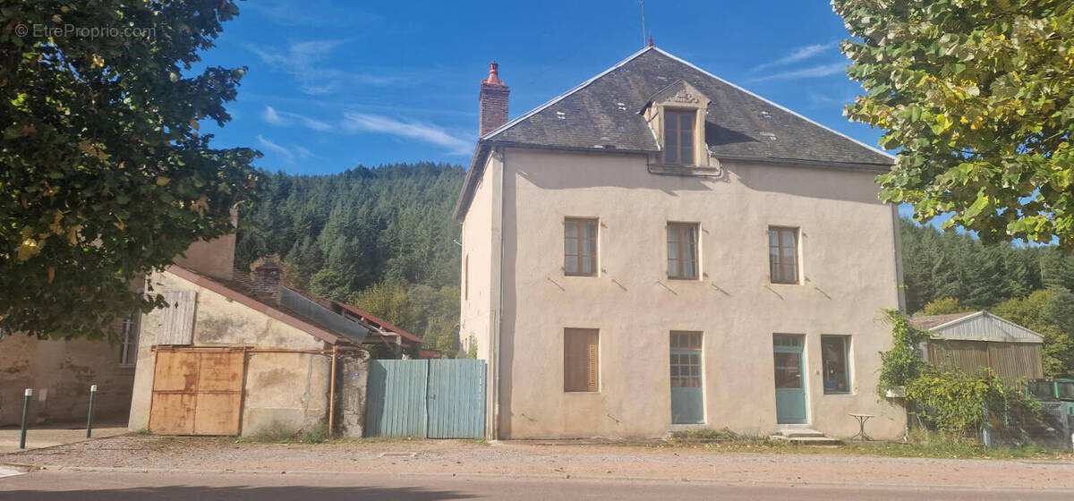 Maison à LUCENAY-L&#039;EVEQUE