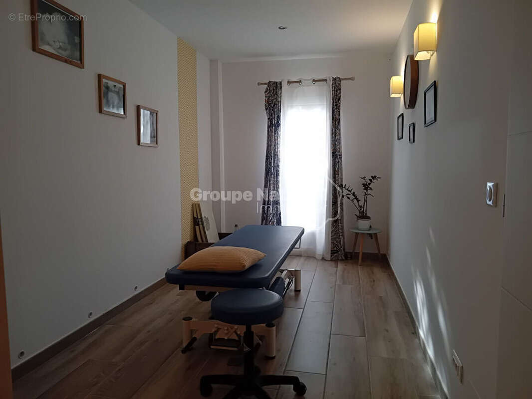 Commerce à SAINT-ETIENNE-DU-GRES