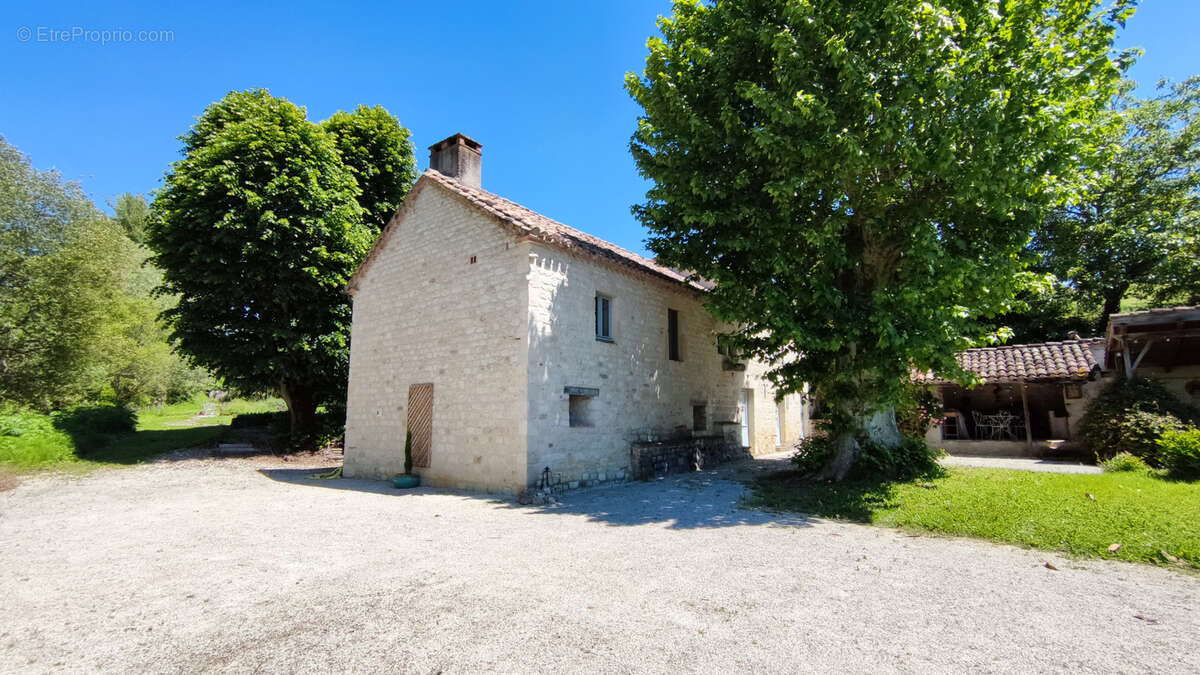 Maison à CASTELNAU-MONTRATIER