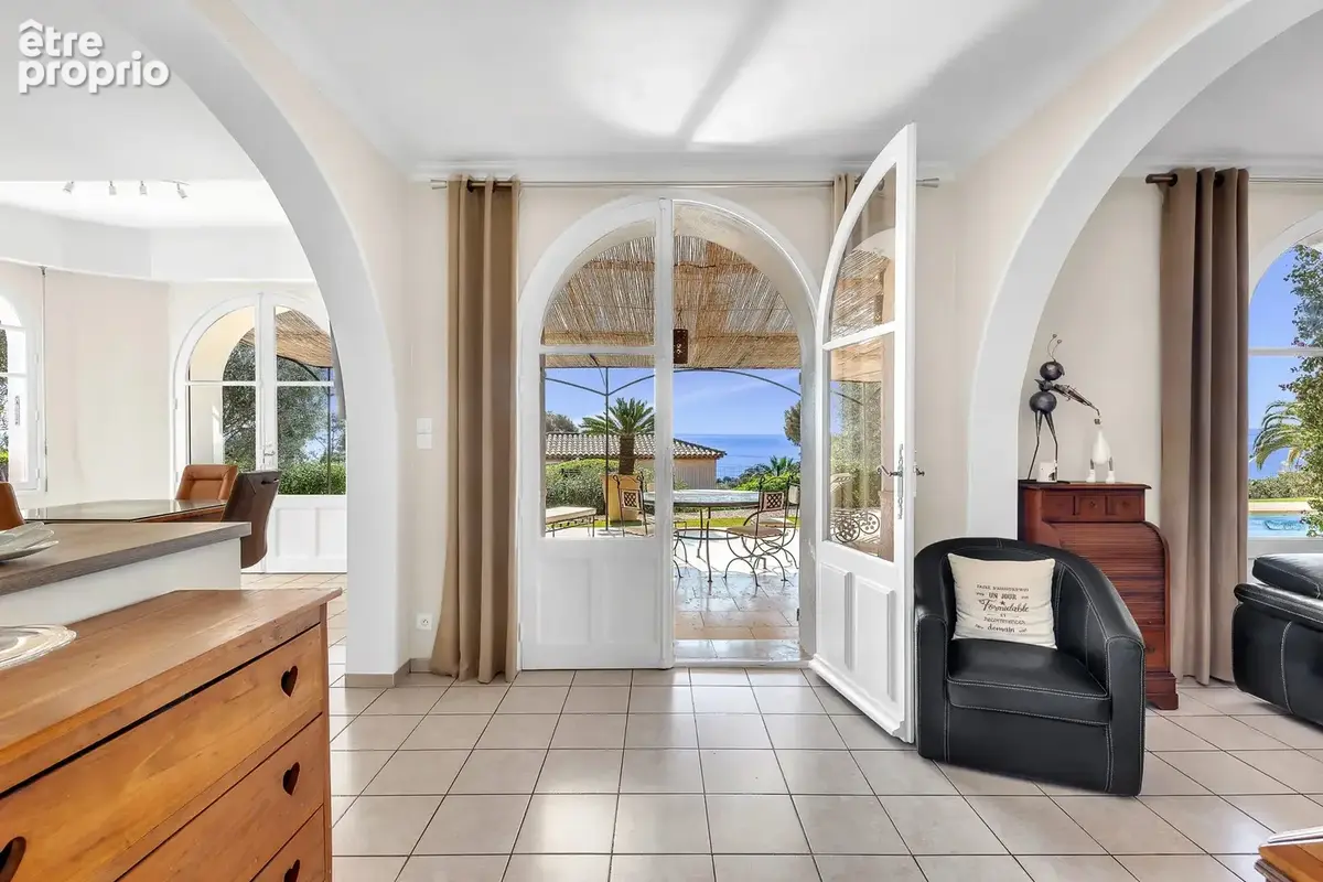 Maison 143 m² à Roquebrune-Sur-Argens  - photo 9