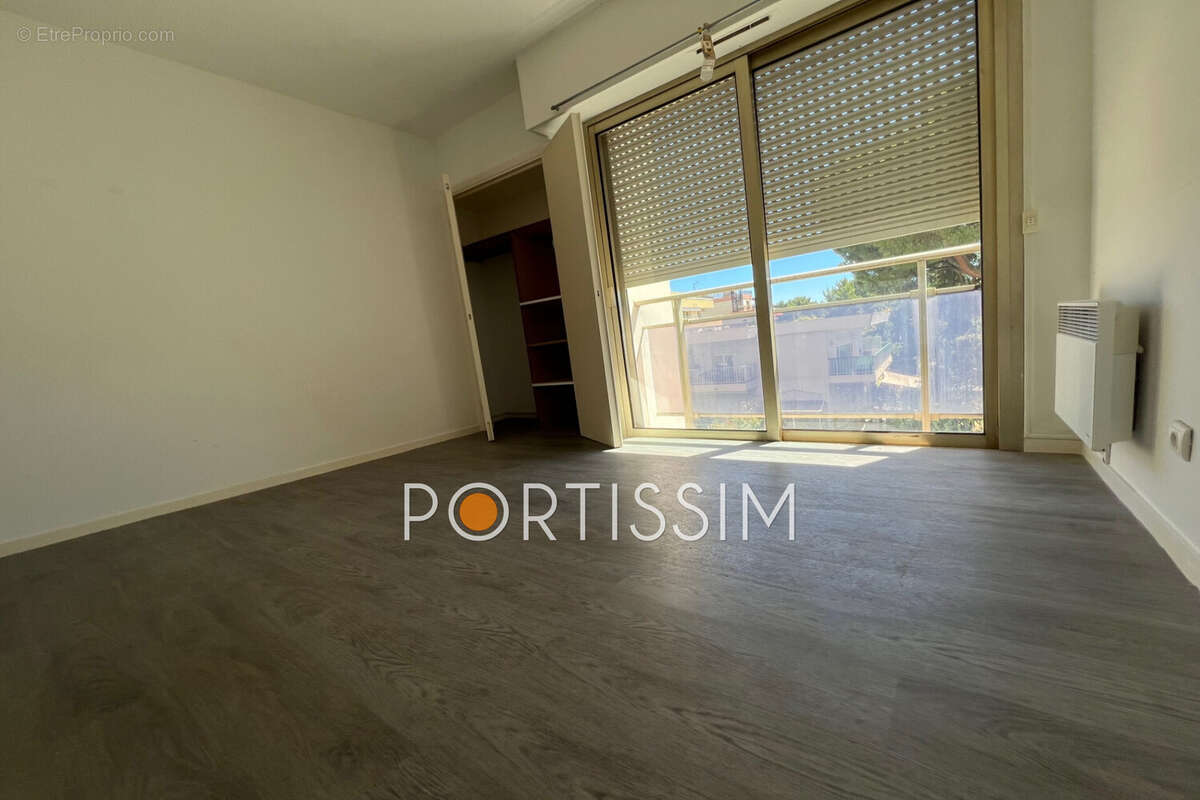 Appartement à SAINT-LAURENT-DU-VAR