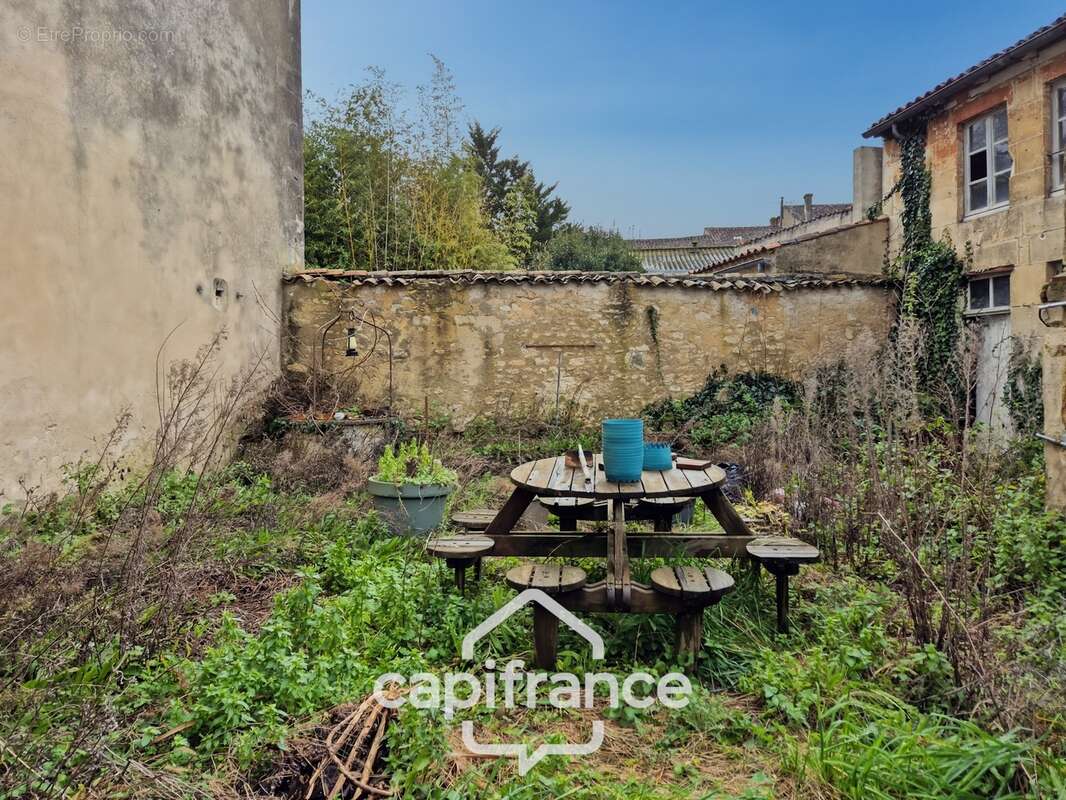 Maison à vendre 7 pièces centre ville SAINT JEAN D'ANGELY (17) avec jardin clos - photo 4