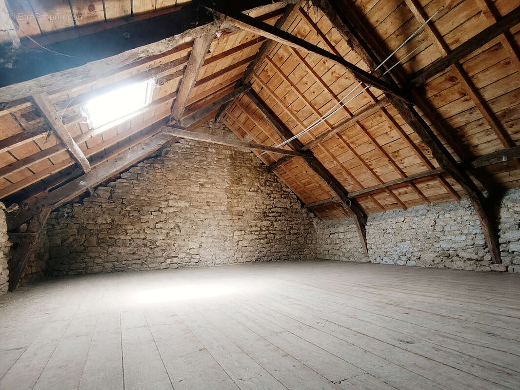 Maison 3 pièces 110 m2 à rénover. - photo 3