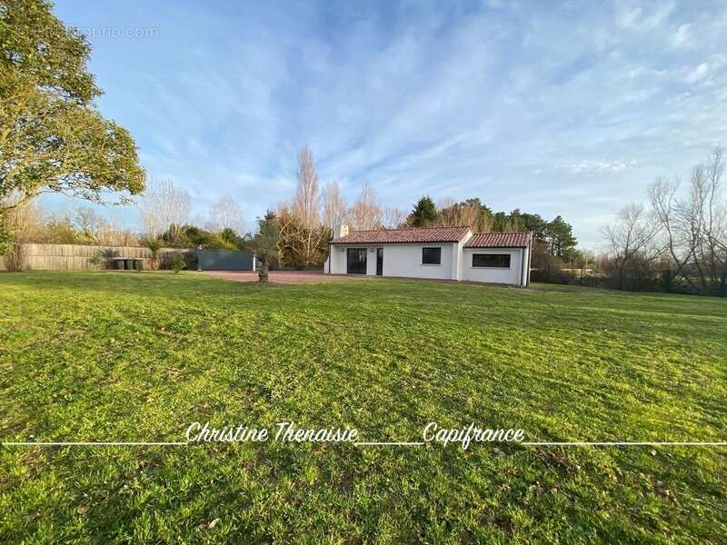 Maison à vendre Contemporaine - 2 chambres avec salle d'eau privative - Grand terrain  SAINT JEAN DE MONTS (85) - photo 20