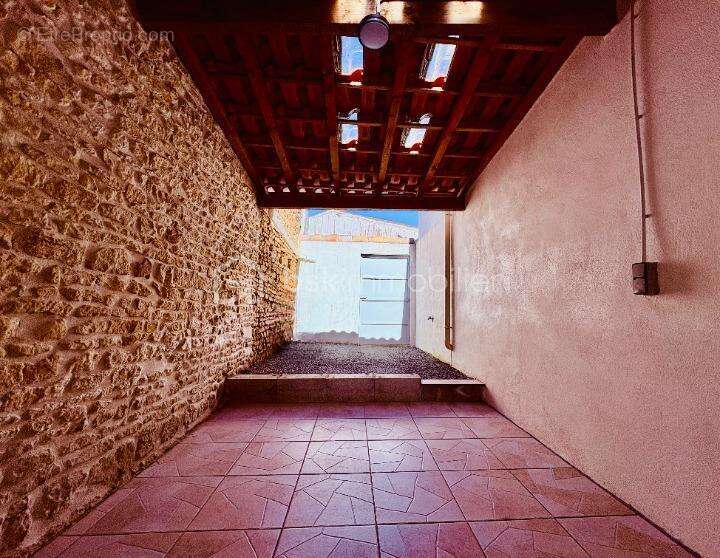 Maison récente 2 chambres avec extérieur – centre-bourg de cozes - photo 13