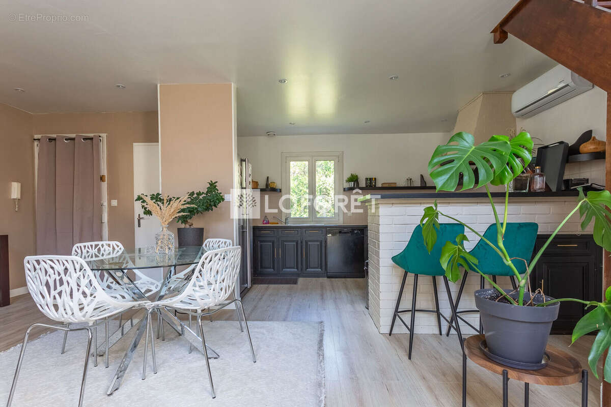 Maison à VARENNES-JARCY