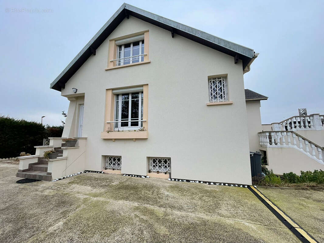 Maison à SARTROUVILLE