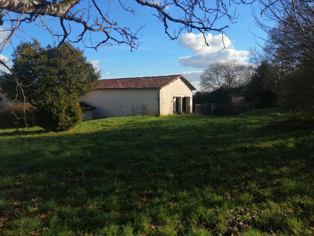 Maison à VILLEBOIS-LAVALETTE