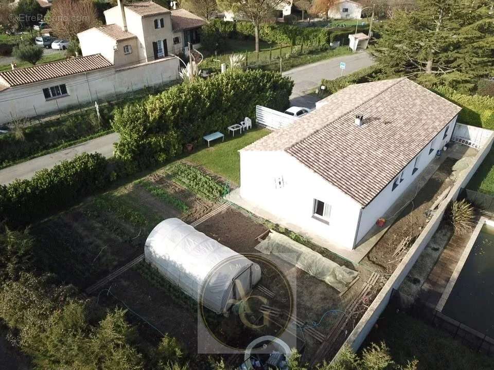 Maison à VILLENEUVE-LA-COMPTAL