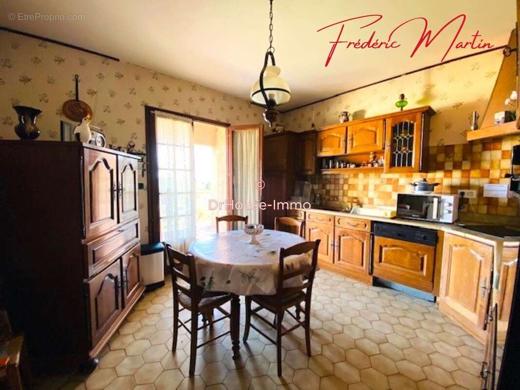 Maison 350 m² à Uzes  - photo 6