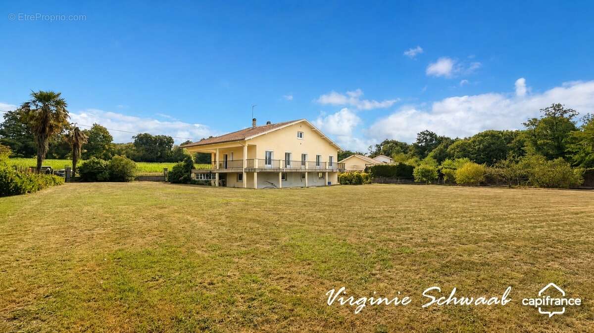 PUYOO (64)Maison familiale - 137 m2 - 6 chambres - sous-sol - 2 600 m2 de terrain clos - photo 2