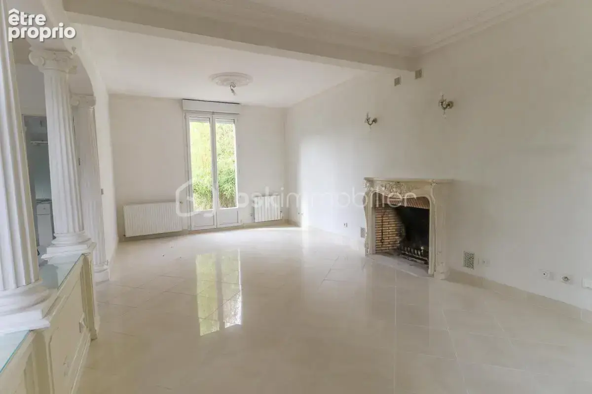  Maison familiale 3 chambres – Grand jardin – Sous-sol total – Garage – Gare RER D à pied - photo 2