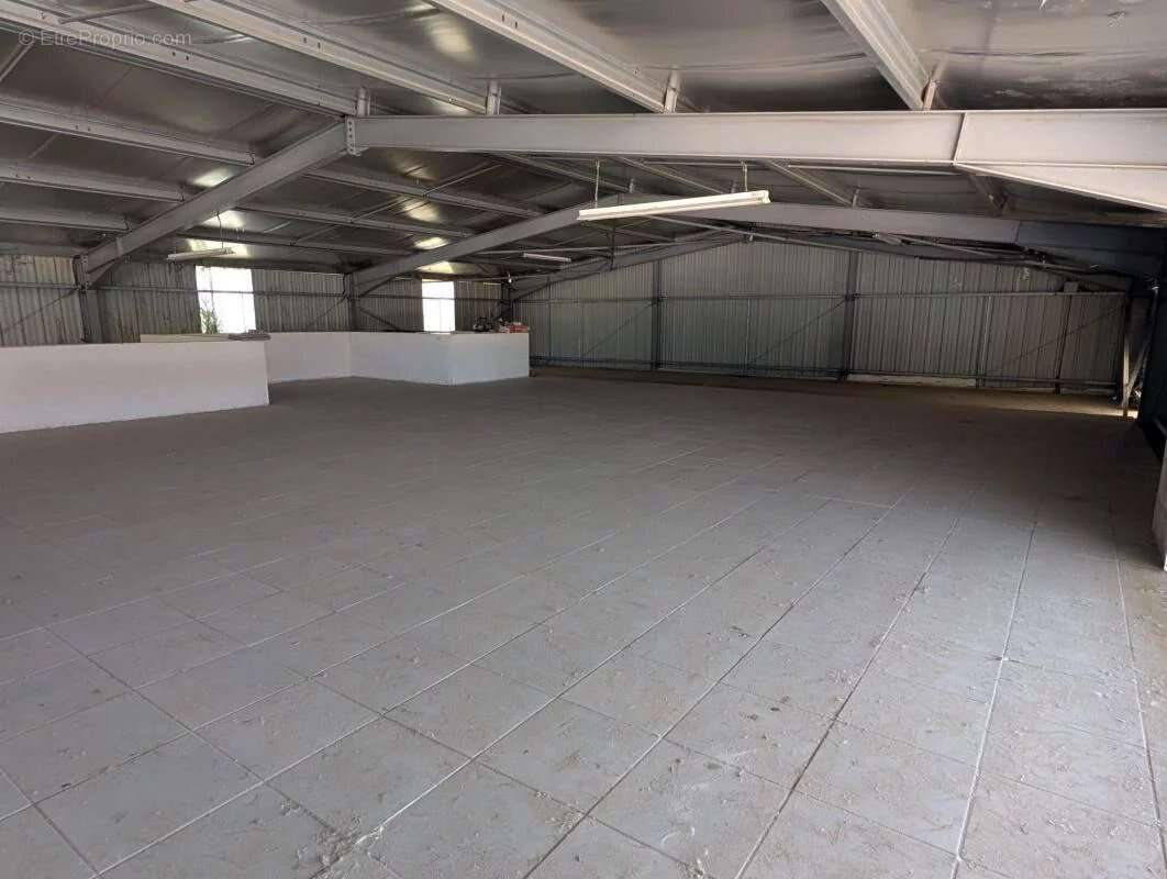 Local commercial 322m² - photo 5