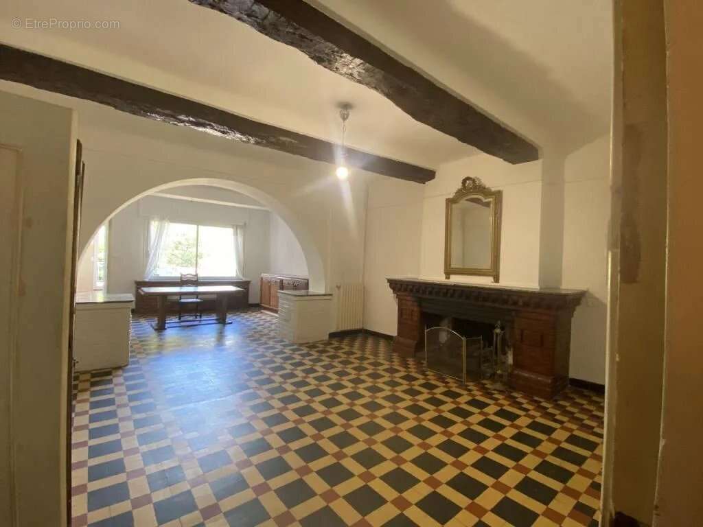 Maison à SAINT-MAXIMIN-LA-SAINTE-BAUME