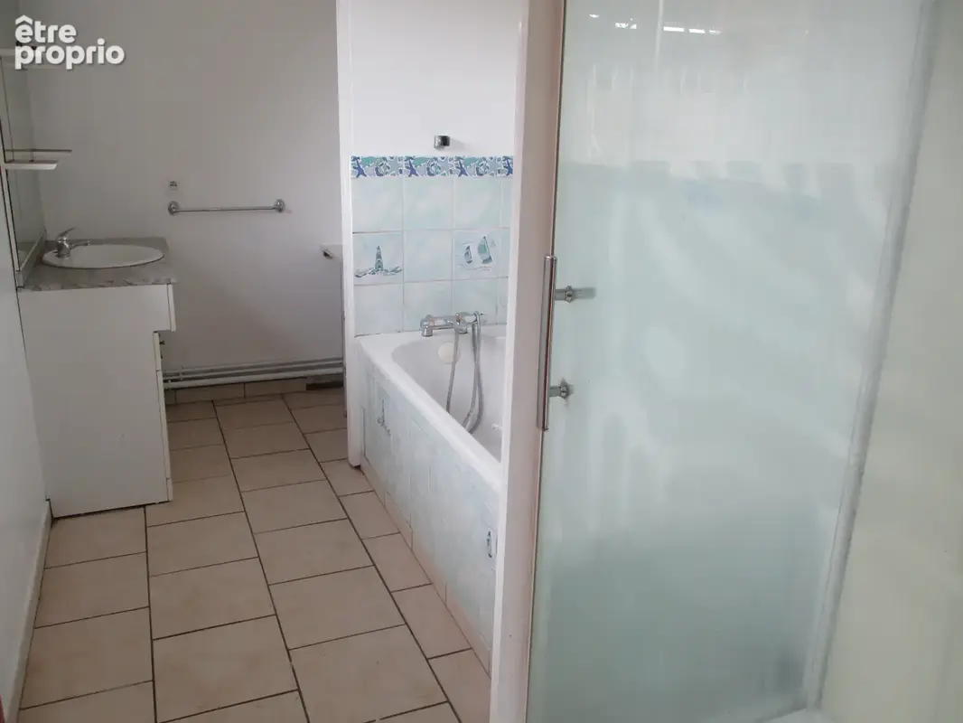 Centre Couhé. - photo 12