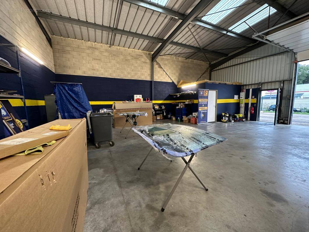 Commerce à LE MEE-SUR-SEINE