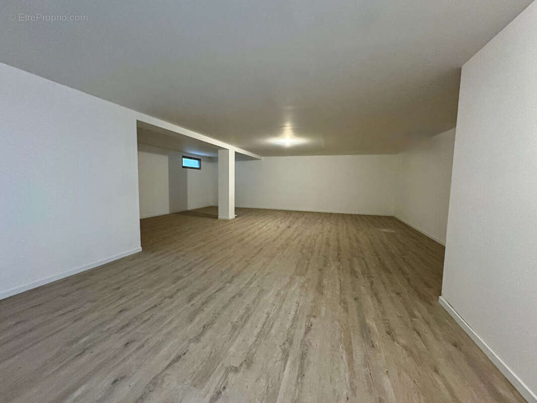 Maison à LE MESNIL-LE-ROI