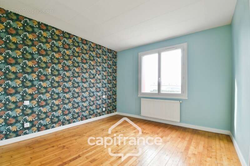 Maison à vendre entièrement rénovée, 6 pièces SAINT JEAN D'ANGELY (17), proche commerces avec jardin et garage - photo 10