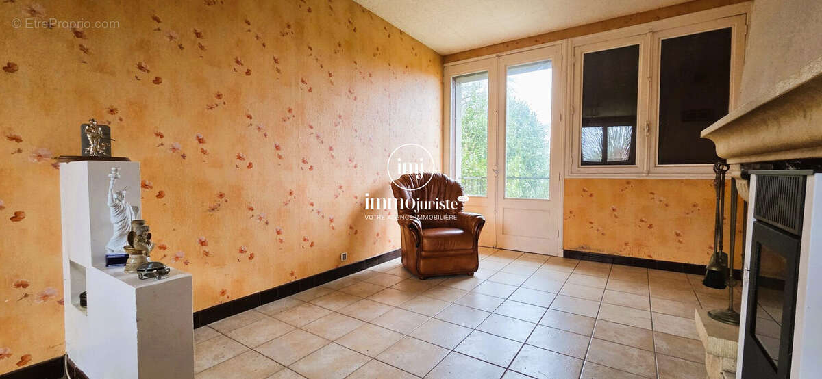 Maison à SAINT-PIERRE-DE-FRUGIE