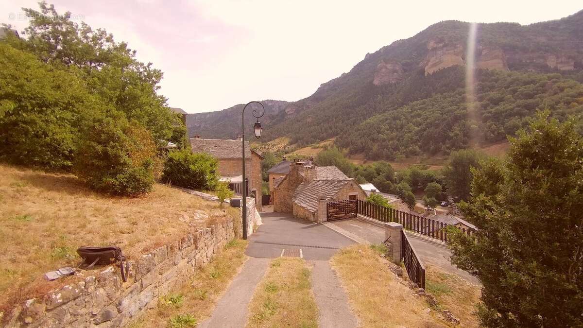 Les Vignes – Au cœur des Gorges du Tarn Charmante maison en pierre entièrement rénovée avec terrasse et parking privé - photo 11