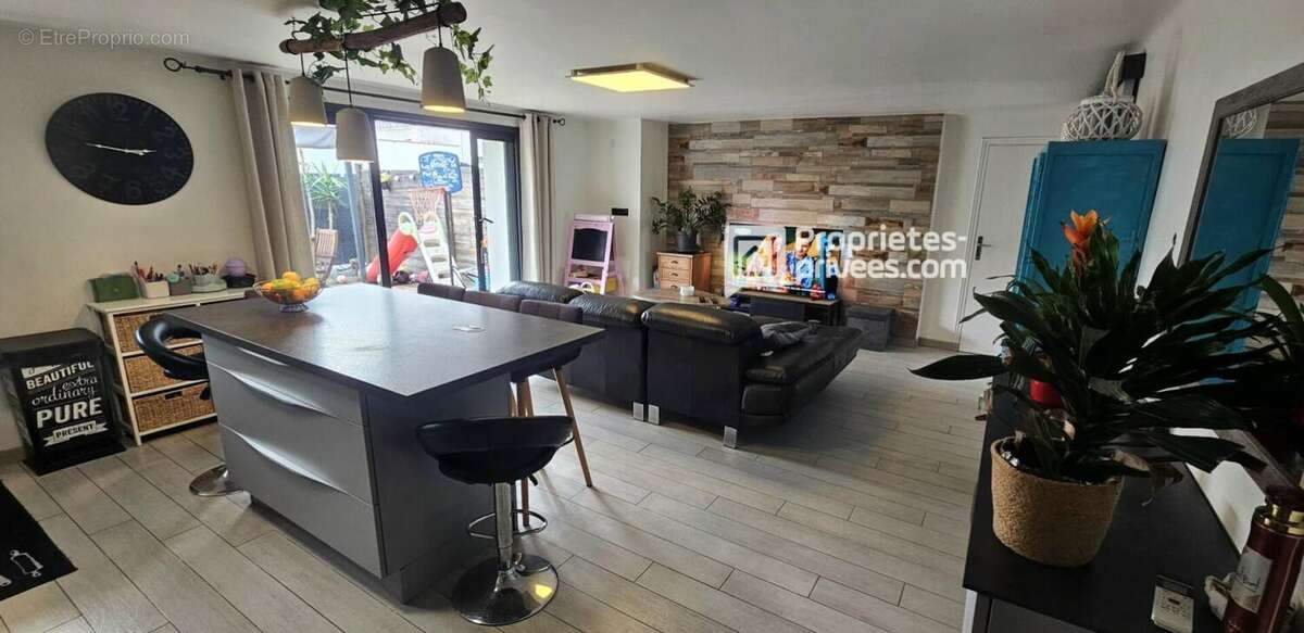 Maison Saint Laurent De La Salanque de 180 m2 divisée en deux appartements - photo 3