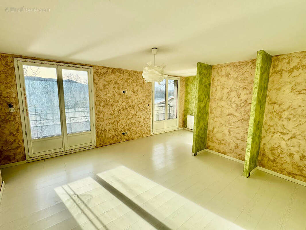 PONT-DU-CHÂTEAU / Maison à vendre de 132 m2 avec terrain, terrasses et balcon ! - photo 10