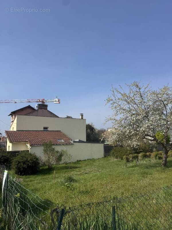 Terrain à MONTIGNY-LES-CORMEILLES