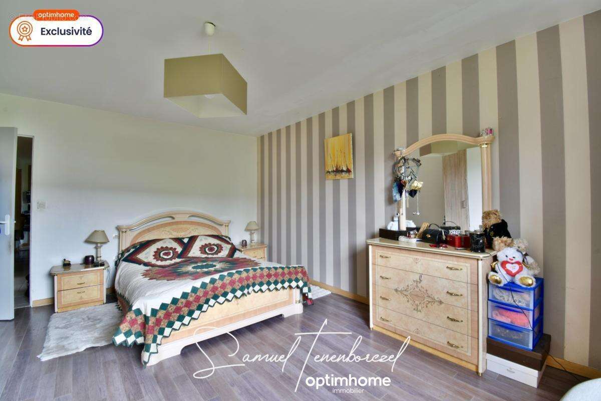 Maison familiale de 196 m² avec 4 chambres, double garage et grand terrain – Beuzeville (27210) - photo 5