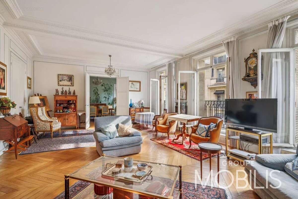 Appartement à PARIS-17E