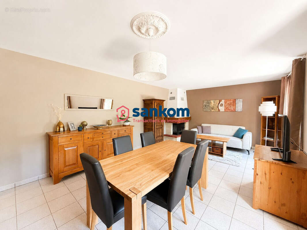 Maison à ESPALY-SAINT-MARCEL