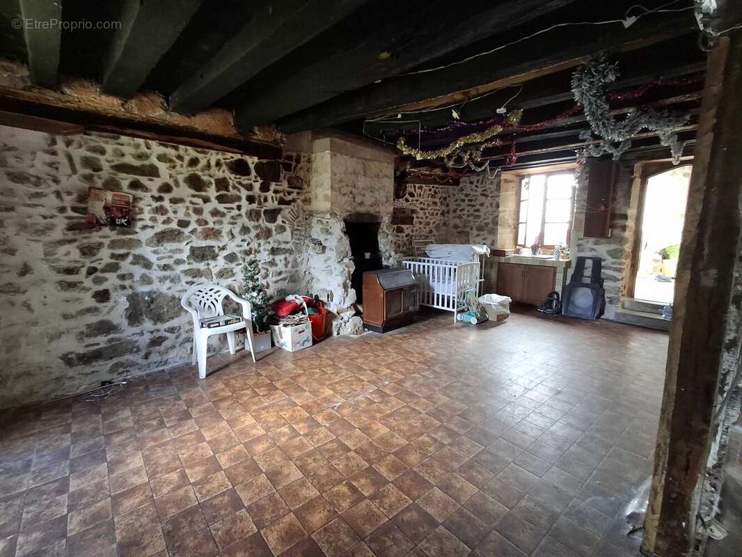 Maison 70 m² à Chabanais  - photo 9