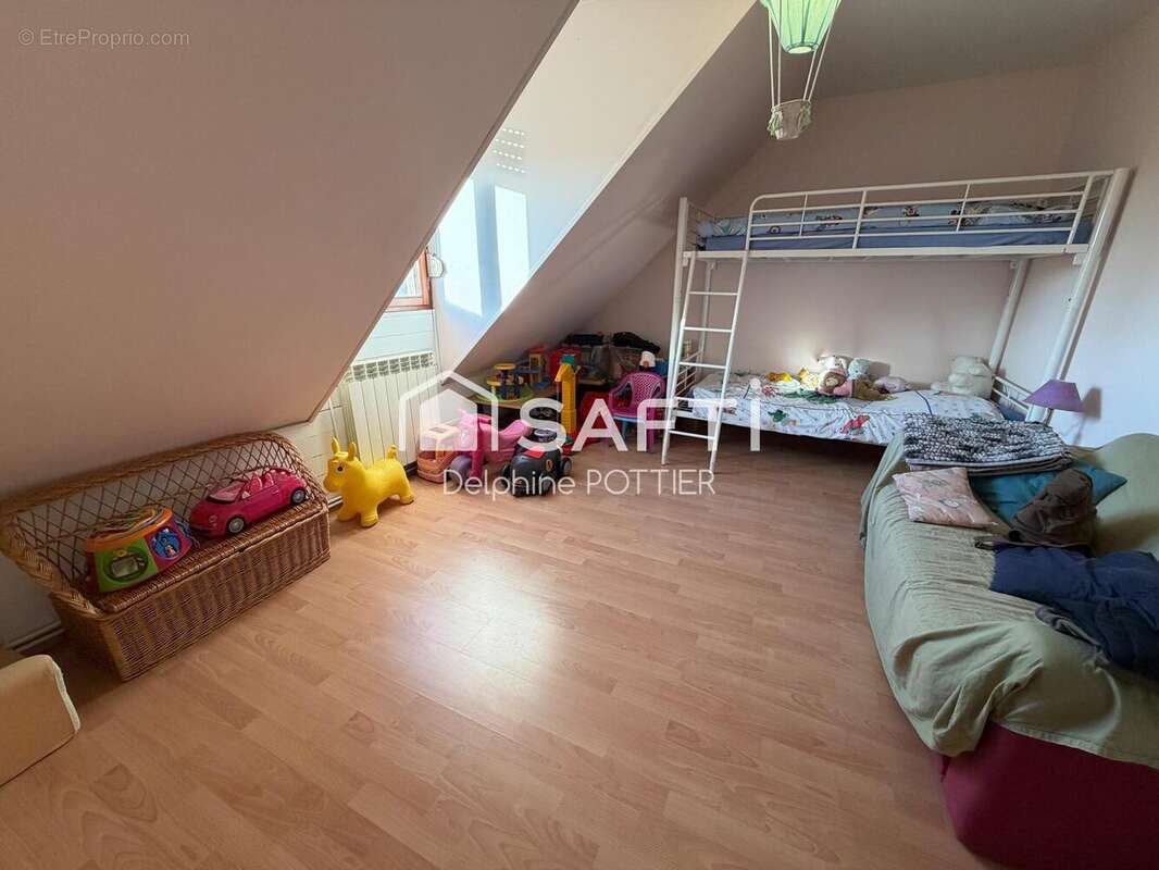 Maison 151 m² à Crepy-En-Valois  - photo 8