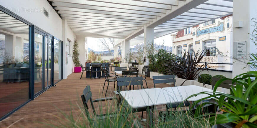Magnifique  Appartement T3 Résidence Seniors SENIORIALES Marseille en étage élevé - photo 3