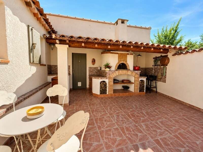 Maison à vendre 6 pièces 130 m2, dépendance, piscine, jardin  LAURIS (84) - photo 5