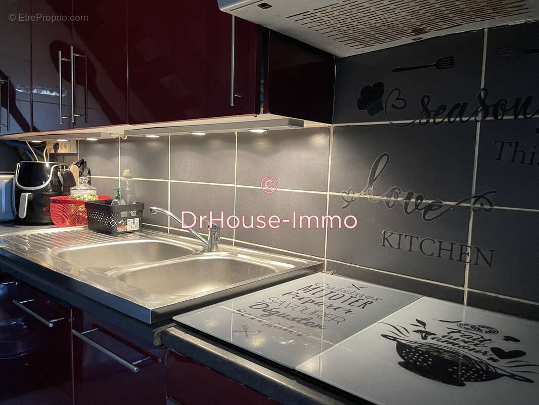 Maison à SAINT-APOLLINAIRE-DE-RIAS