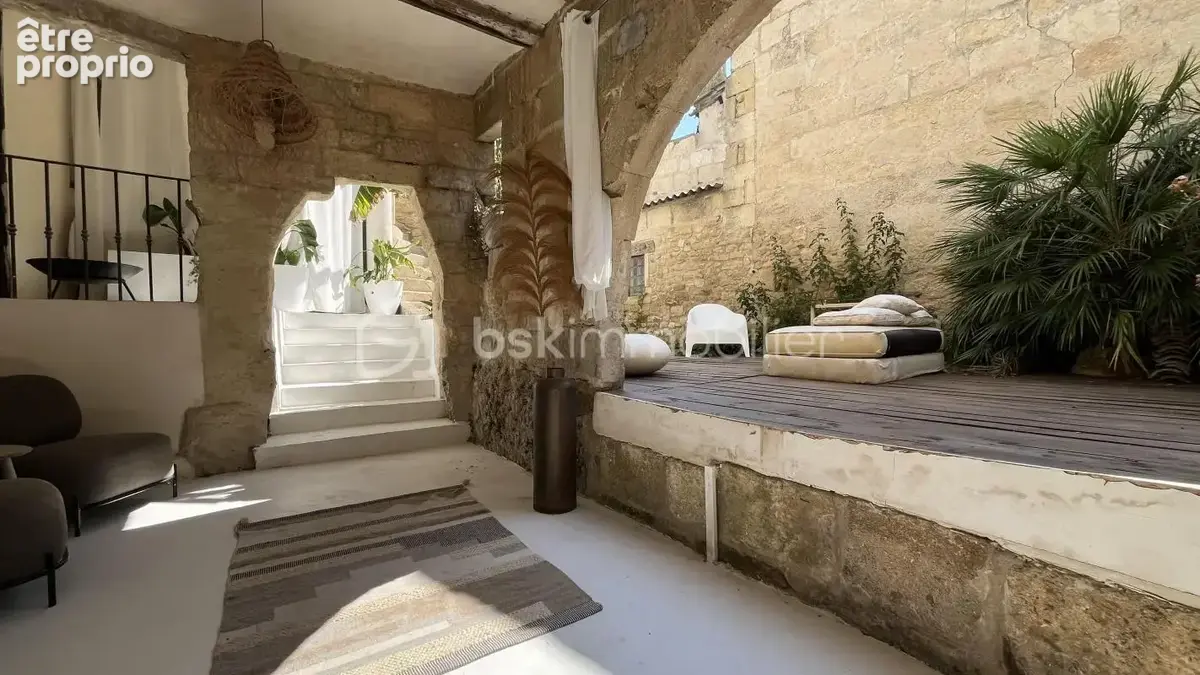 Junas – Une bâtisse pleine de charme aux possibilités insoupçonnées - photo 2