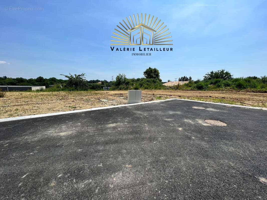 Terrain à MONTUSSAN