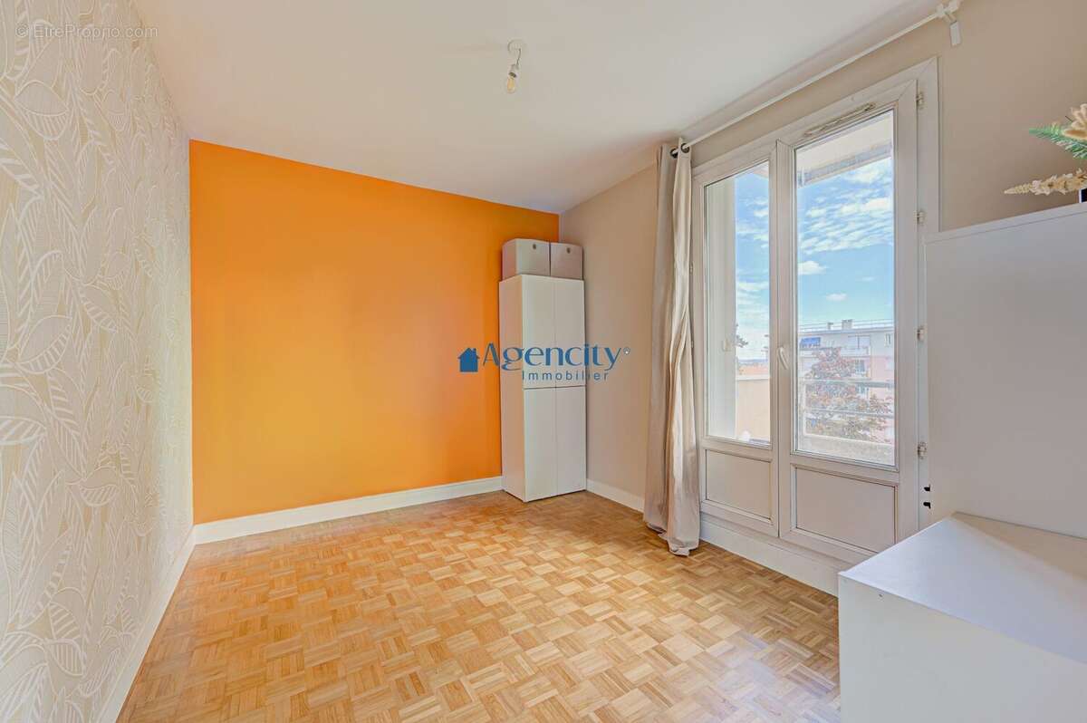 Appartement 80 m² à Noisy-Le-Grand  - photo 6