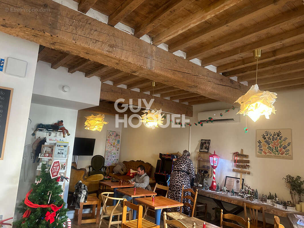 Commerce à SAINT-CYPRIEN