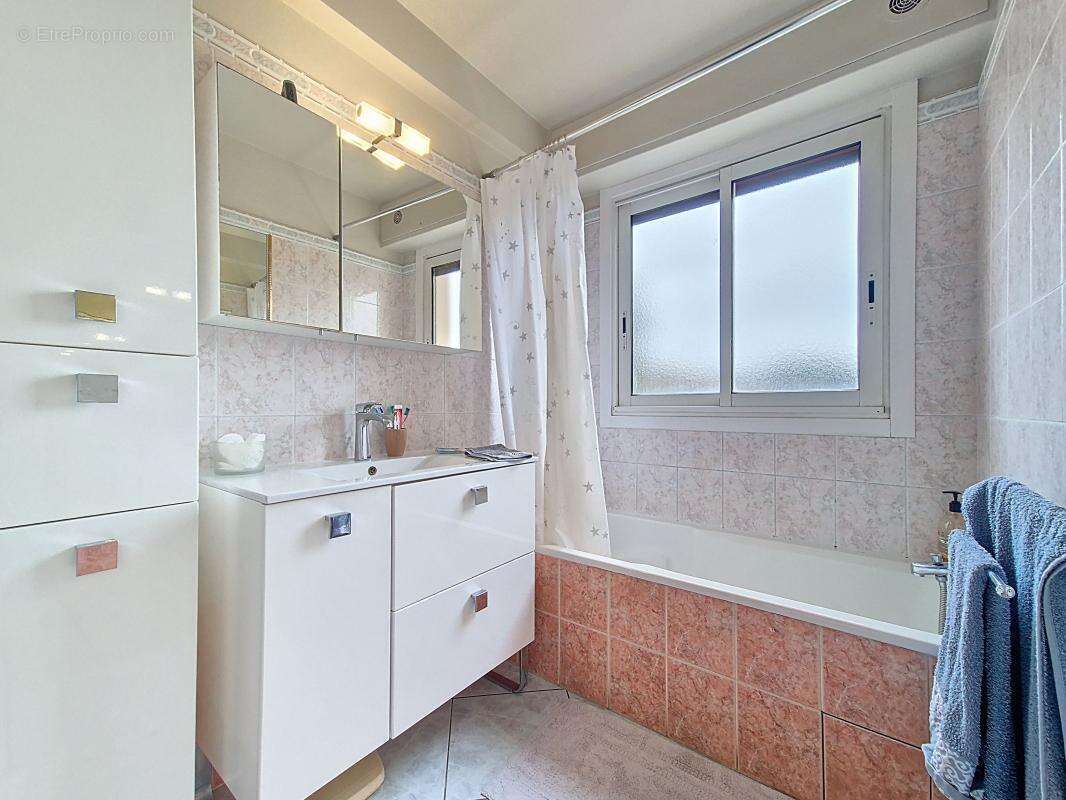 Appartement 3 pieces d'angle en dernier etage - photo 9