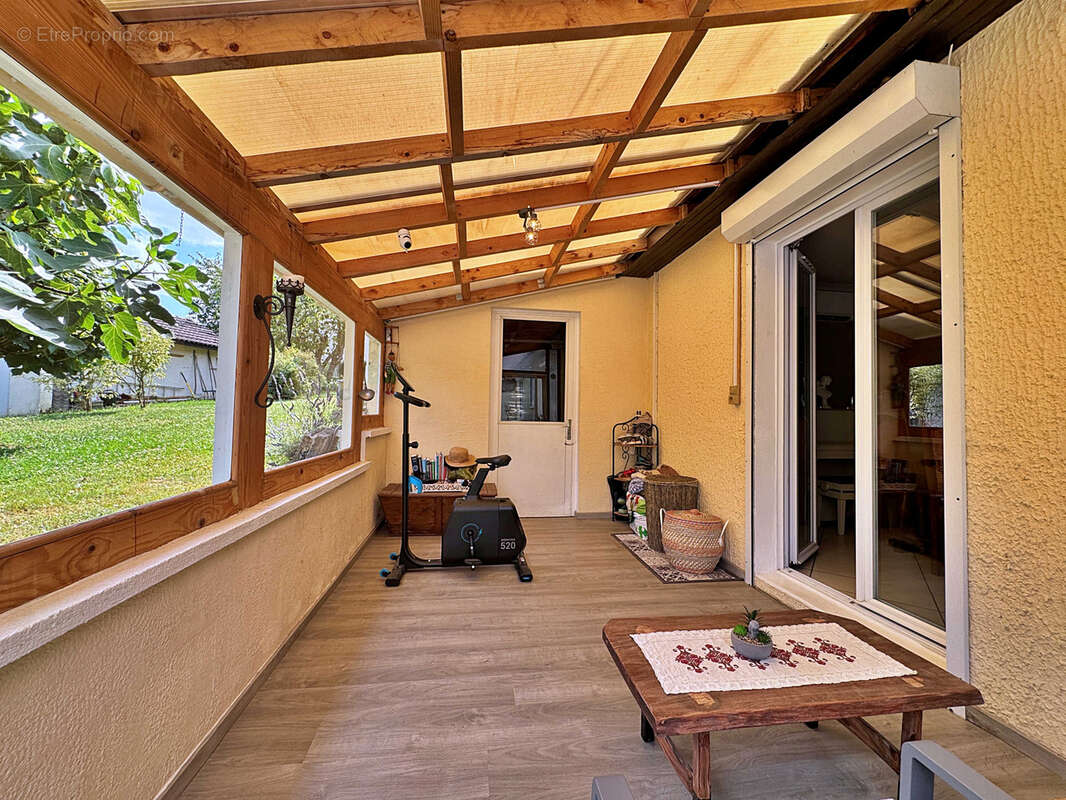 Maison à SAINT-CLAIR-DE-LA-TOUR