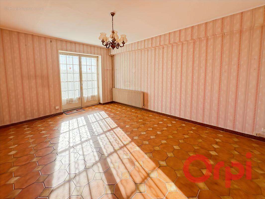 Maison à CHALIVOY-MILON