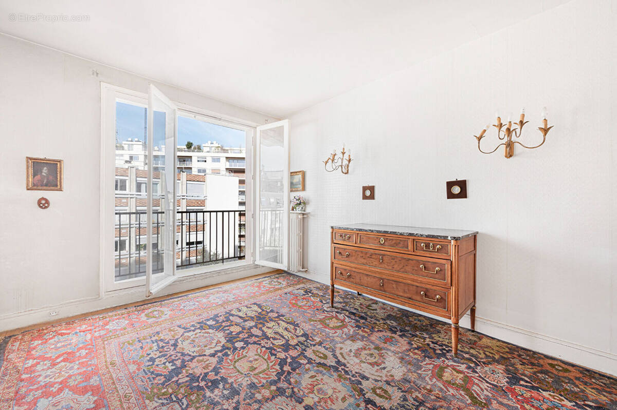 Appartement à PARIS-14E