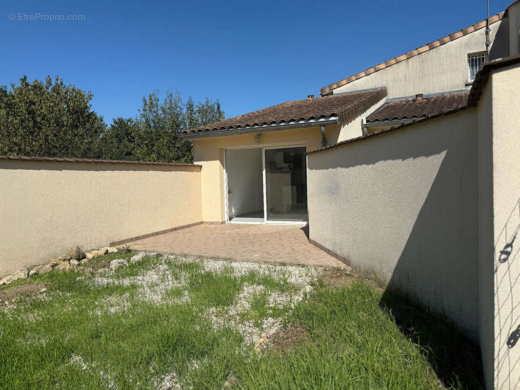 Maison à SAINT-SEURIN-DE-CURSAC