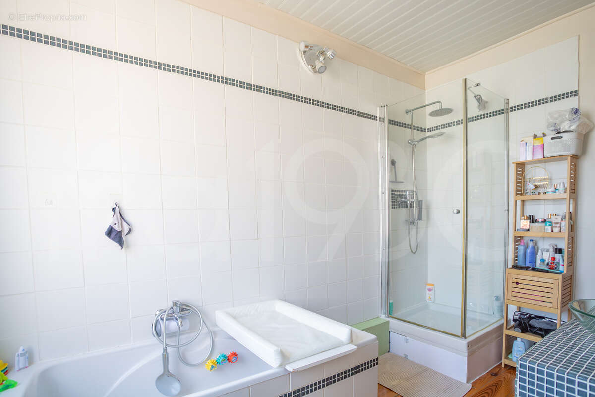 De beaux volumes: 3 chambres, dressing et aucun travaux - photo 8