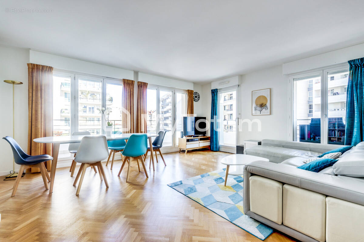 Appartement à COURBEVOIE