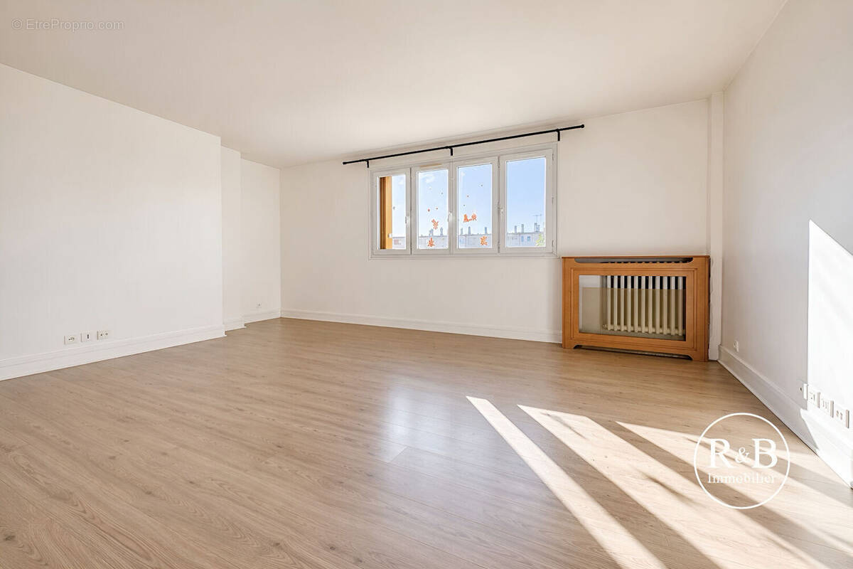 Appartement à LES CLAYES-SOUS-BOIS