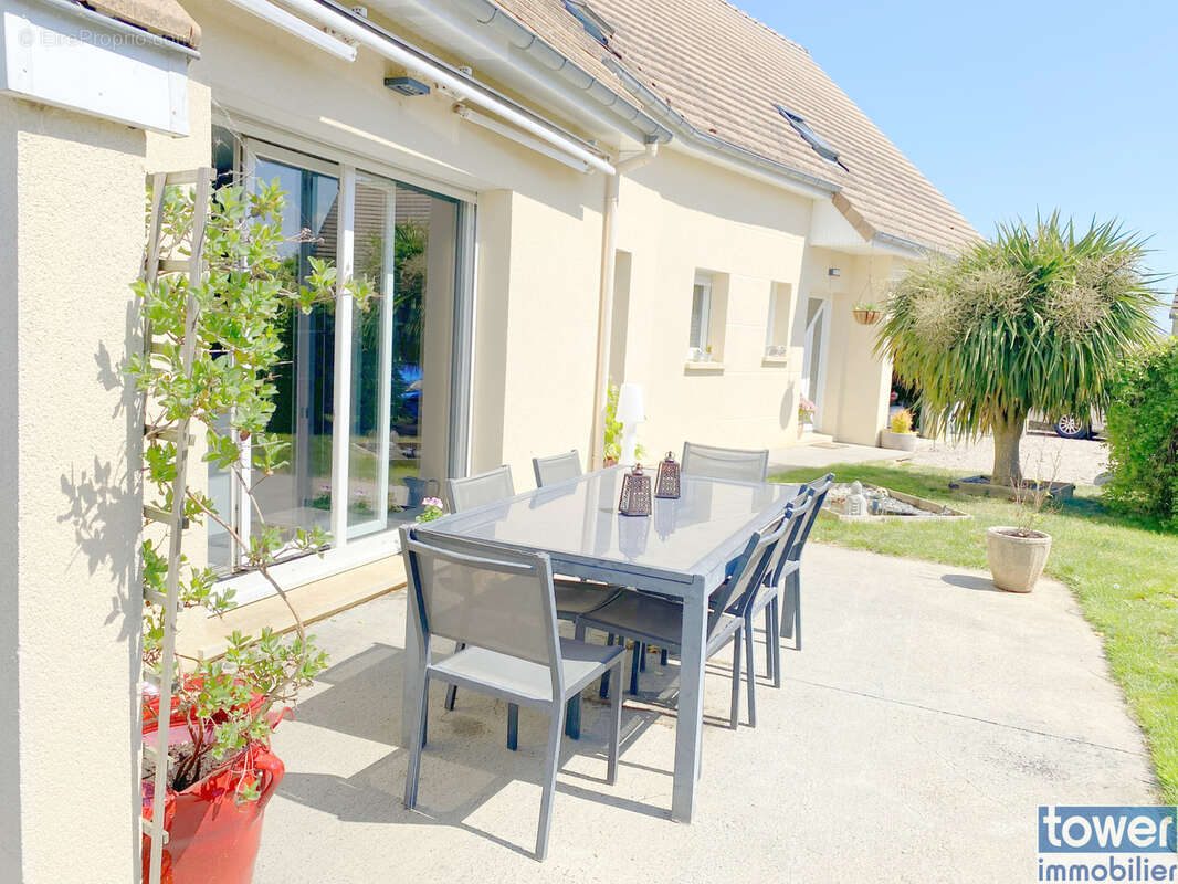 EXCLUSIVITE !!! Maison de standing 2009   219 m2 habitables sur terrain de 945 M2   Située en NORMANDIE. - photo 13
